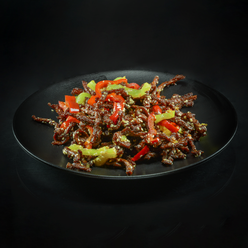 Spicy veal with sesam seeds